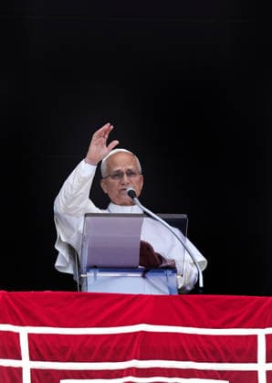 August 9, 2026. Vatican City - POPE LEO XIV delivers Angels prayer from the window of the apostolic building in St. Peter s Square at the Vatican. EvandroInetti_via ZUMA Wire Vatican City State  - ZUMAi15_ 20260809_zaf_i15_004 Copyright: xEvandroxInettix