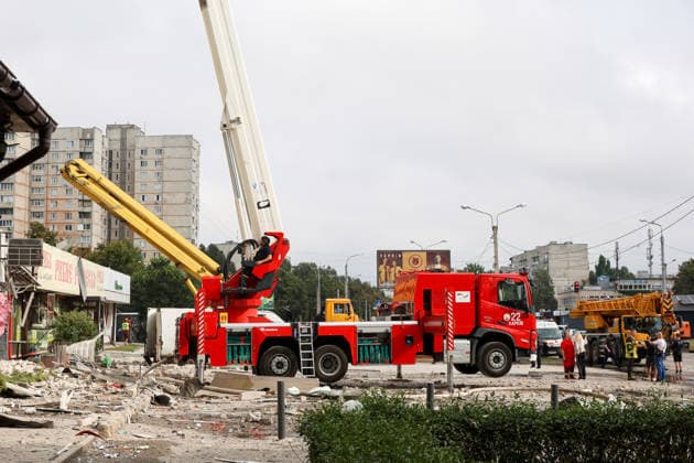 State Emergency Service workers use a turntable ladder at a 10-storey apartment block in the Saltivskyi district hit by a Russian S8000 Banderol cruise missile, Kharkiv, Ukraine, August 9, 2026. As a result of the terrorist attack, the seventh to tenth floors were destroyed. At present, three people are confirmed dead and 37 others injured. (Photo by Viacheslav Madiievskyi Ukrinform) Russian Banderol missile strikes apartment block in Kharkiv  Copyright: xViacheslavxMadiievskyix