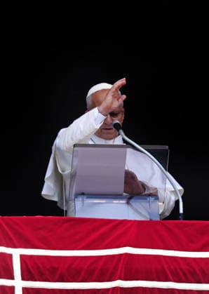 August 9, 2026. Vatican City - POPE LEO XIV delivers Angels prayer from the window of the apostolic building in St. Peter s Square at the Vatican. EvandroInetti_via ZUMA Wire Vatican City State  - ZUMAi15_ 20260809_zaf_i15_006 Copyright: xEvandroxInettix