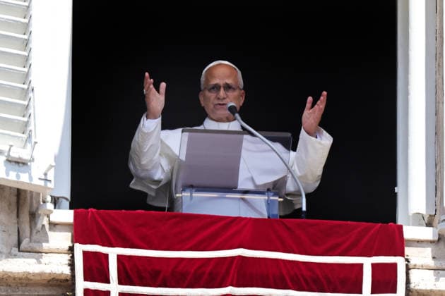 August 9, 2026. Vatican City - POPE LEO XIV delivers Angels prayer from the window of the apostolic building in St. Peter s Square at the Vatican. EvandroInetti_via ZUMA Wire Vatican City State - ZUMAi15_ 20260809_zaf_i15_005 Copyright: xEvandroxInettix