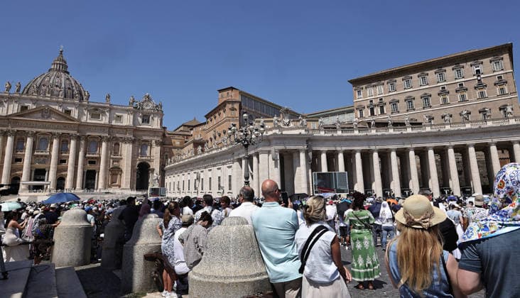 August 9, 2026. Vatican City - POPE LEO XIV delivers Angels prayer from the window of the apostolic building in St. Peter s Square at the Vatican. EvandroInetti_via ZUMA Wire Vatican City State - ZUMAi15_ 20260809_zaf_i15_007 Copyright: xEvandroxInettix