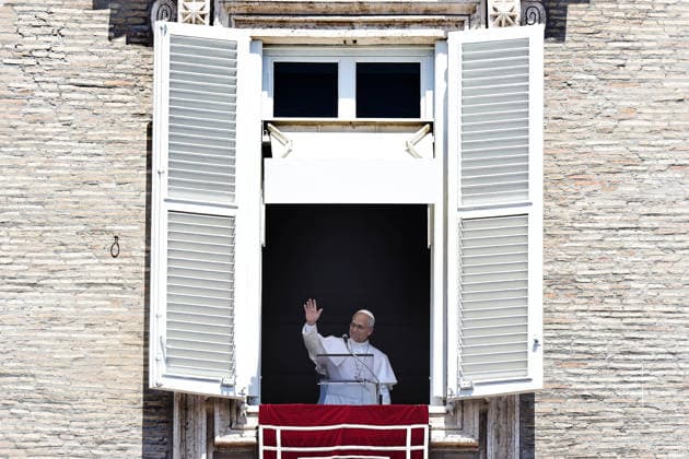 August 9, 2026. Vatican City - POPE LEO XIV delivers Angels prayer from the window of the apostolic building in St. Peter s Square at the Vatican. EvandroInetti_via ZUMA Wire Vatican City State  - ZUMAi15_ 20260809_zaf_i15_011 Copyright: xEvandroxInettix