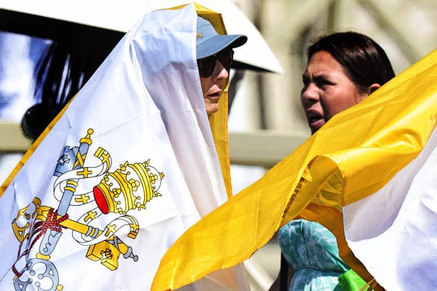 August 9, 2026. Vatican City - POPE LEO XIV delivers Angels prayer from the window of the apostolic building in St. Peter s Square at the Vatican. EvandroInetti_via ZUMA Wire Vatican City State  - ZUMAi15_ 20260809_zaf_i15_018 Copyright: xEvandroxInettix