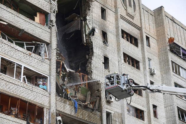 State Emergency Service workers stand in the bucket of a turntable ladder as they extinguish a fire caused by a Russian S8000 Banderol cruise missile strike on a 10-storey apartment block in the Saltivskyi district of Kharkiv, Ukraine, August 9, 2026. As a result of the terrorist attack, the seventh to tenth floors were destroyed. At present, three people are confirmed dead and 37 others injured. (Photo by Viacheslav Madiievskyi Ukrinform) Russian Banderol missile strikes apartment block in Kharkiv  Copyright: xViacheslavxMadiievskyix