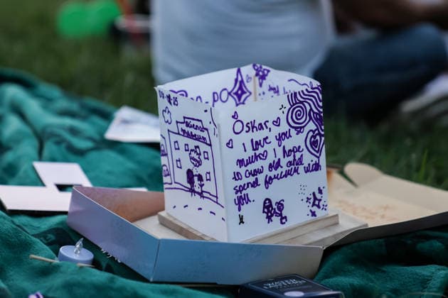 Water Lantern Festival lights up Maryland’s National Harbor in U.S. NATIONAL HARBOR, MARYLAND, UNITED STATES - AUGUST 9: A lantern bearing handwritten messages and drawings is seen during the Washington D.C. Water Lantern Festival at National Harbor SouthPointe in Maryland, United States, on August 9, 2026. Participants release lanterns bearing messages of memories and wishes onto the water along the Potomac River. Hasan Akbas Anadolu National harbor United States. Editorial use only. Please get in touch for any other usage.  Copyright: x2026xAnadoluxHasanxAkbasx