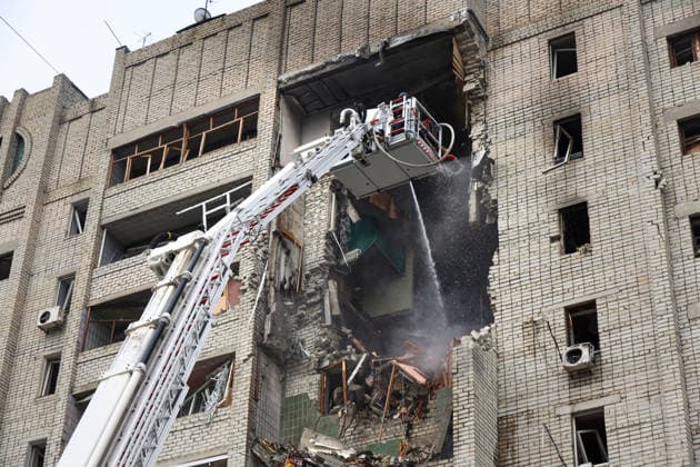 State Emergency Service workers stand in the bucket of a turntable ladder as they extinguish a fire caused by a Russian S8000 Banderol cruise missile strike on a 10-storey apartment block in the Saltivskyi district of Kharkiv, Ukraine, August 9, 2026. As a result of the terrorist attack, the seventh to tenth floors were destroyed. At present, three people are confirmed dead and 37 others injured. (Photo by Viacheslav Madiievskyi Ukrinform) Russian Banderol missile strikes apartment block in Kharkiv  Copyright: xViacheslavxMadiievskyix
