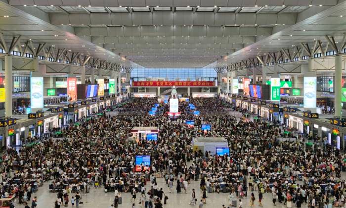 SHANGHAI, CHINA - AUGUST 10: Passengers wait to check in at Shanghai Hongqiao Railway Station on August 10, 2026 in Shanghai, China. Public transport services, including many local trains, have been suspended in the financial hub due to Typhoon Dolphin.  Copyright: xVCGx 111659108518