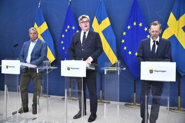 STOCKHOLM, SVERIGE 20260810 Martin Holmgren, nationell samordnare, justitieminister Gunnar Strömmer (M) och socialminister Jakob Forssmed (KD) under en pressträff om arbetet mot brottslighet och ordningsstörningar inom idrotten. STOCKHOLM SVERIGE x12060x *** STOCKHOLM, SWEDEN, August 10, 2026 Martin Holmgren, National Coordinator, Minister of Justice Gunnar Strömmer (M) and Minister of Social Affairs Jakob Forssmed (KD) during a press conference on efforts to combat crime and public disorder in sports STOCKHOLM, SWEDEN x12060x  Copyright: xLarsxSchröder TTx PRESSTRÄFF ORDNINGSSTÖRNINGAR INOM IDROTTEN Jxn3qrw_O3A