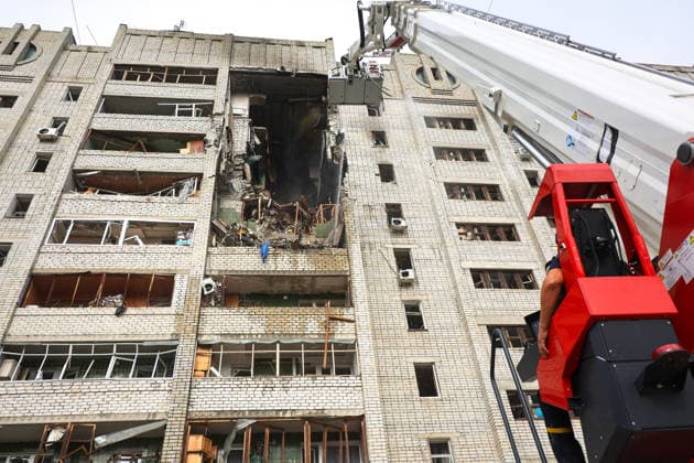 Russian Missile Strikes Apartment Block - Kharkiv State Emergency Service workers stand in the bucket of a turntable ladder as they extinguish a fire caused by a Russian S8000 Banderol cruise missile strike on a 10-storey apartment block in the Saltivskyi district of Kharkiv, Ukraine, August 9, 2026. As a result of the terrorist attack, the seventh to tenth floors were destroyed. At present, three people are confirmed dead and 37 others injured. Photo by Viacheslav Madiievskyi Ukrinform ABACAPRESS.COM Kharkiv Ukraine  Copyright: xMadiyevskyyxVyacheslav Ukrinformx