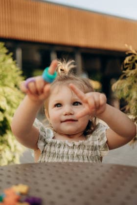 Toddler showing colorful sensory rings during outdoor learning Lutsk, Volyn Oblast, Ukraine CR_RDQW260805-2096806-01 ,model released, Symbolfoto ,property released