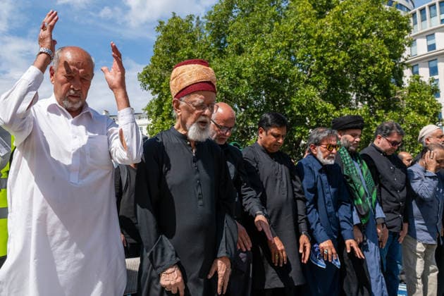 August 9, 2026, London, England, United Kingdom: Shia Muslims take part in the annual Arbaeen procession in Marble Arch in London, Britain, on August 9, 2026. Arbaeen marks the 40th day after the martyrdom of Imam Hussein, the grandson of the Prophet Muhammad. London United Kingdom - ZUMAk172 20260809_zip_k172_021 Copyright: xThomasxKrychx