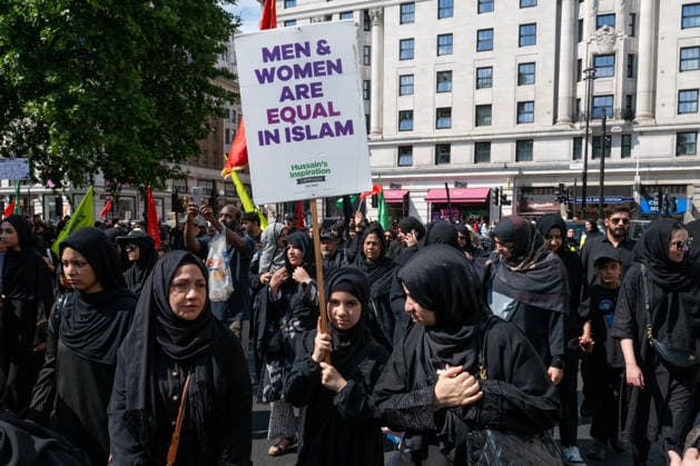 August 9, 2026, London, England, United Kingdom: Shia Muslims take part in the annual Arbaeen procession in Marble Arch in London, Britain, on August 9, 2026. Arbaeen marks the 40th day after the martyrdom of Imam Hussein, the grandson of the Prophet Muhammad. London United Kingdom - ZUMAk172 20260809_zip_k172_028 Copyright: xThomasxKrychx