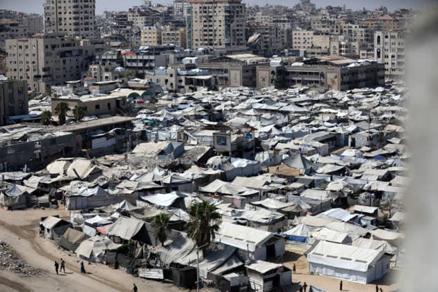 Displacement tents crowd Gaza City coast amid widespread destruction A general view shows tents sheltering displaced Palestinians crowded along the coast of Gaza City and among buildings damaged during the war, on August 10, 2026. Families have sought refuge in makeshift shelters after their homes were destroyed, amid difficult living and humanitarian conditions. Photo by Bilal Osama apaimages Gaza city Gaza Strip Palestinian Territory 100826_Gaza_BO_00(10) Copyright: xapaimagesxBilalxOsamax xapaimagesx
