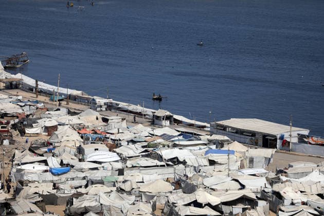 Displacement tents crowd Gaza City coast amid widespread destruction A general view shows tents sheltering displaced Palestinians crowded along the coast of Gaza City and among buildings damaged during the war, on August 10, 2026. Families have sought refuge in makeshift shelters after their homes were destroyed, amid difficult living and humanitarian conditions. Photo by Bilal Osama apaimages Gaza city Gaza Strip Palestinian Territory 100826_Gaza_BO_00(45) Copyright: xapaimagesxBilalxOsamax xapaimagesx
