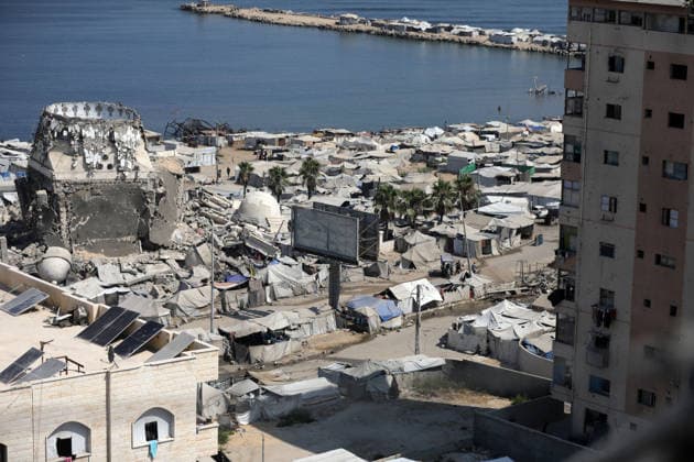 Displacement tents crowd Gaza City coast amid widespread destruction A general view shows tents sheltering displaced Palestinians crowded along the coast of Gaza City and among buildings damaged during the war, on August 10, 2026. Families have sought refuge in makeshift shelters after their homes were destroyed, amid difficult living and humanitarian conditions. Photo by Bilal Osama apaimages Gaza city Gaza Strip Palestinian Territory 100826_Gaza_BO_00(47) Copyright: xapaimagesxBilalxOsamax xapaimagesx