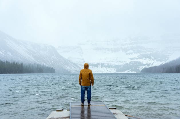 Man standing on pier at Cameron Lake in Waterton National Park Waterton Park, Alberta, Canada CR_UGOUSD260806-2095869-01 ,model released, Symbolfoto ,property released