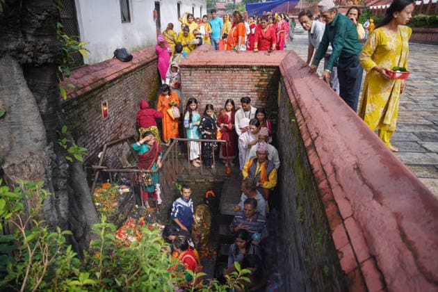 August 10, 2026, Kathmandu, Bagmati, Nepal: Today is the last Monday of the month of Shrawan, and Pashupatinath is thronged with devotees..Women who have been observing fasts and worshipping Lord Shiva every Monday throughout the month of Shrawan are formally concluding their fasts today...As a large turnout was expected on this final Monday, those observing the fast began queuing up early in the morning. Kathmandu Nepal  - ZUMAa308 20260810_znp_a308_006 Copyright: xChandraxBahadurxAlex