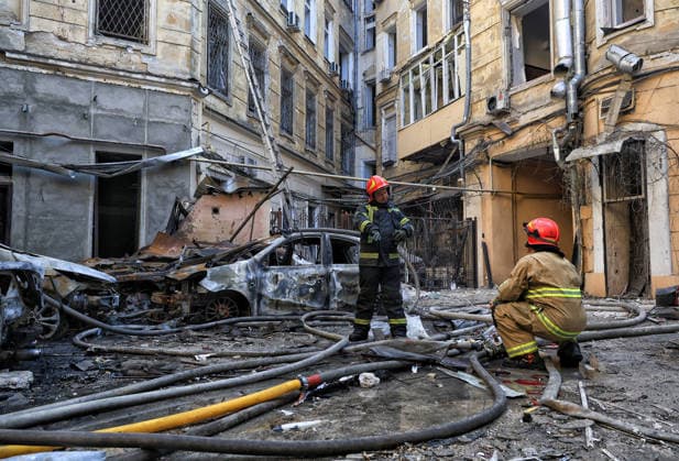Russian troops launch massive combined attack on Odesa State Emergency Service workers deal with the aftermath of a Russian strike in the courtyard of a multi-storey apartment block, Odesa, Ukraine, August 9, 2026. On Sunday night, August 9, the Russian army carried out a massive combined attack on Odesa, causing significant destruction in two districts of the southern Ukrainian port city. In central Odesa, a Russian missile hit a four-storey residential building, where two floors were completely burnt out. Two private houses and offices were also damaged. At least six civilian cars were destroyed or badly damaged in courtyards by falling debris and direct hits. Damage to energy facilities led to a temporary blackout, with partial power out  Copyright: xNinaxLiashonokx xUkrinformx xAvalonx 1122038379