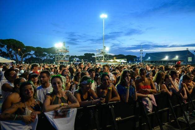 August 9, 2026, Marina Di Carrara, Massa Carrara, Italy: Fans of Riccardo Fabbriconi, aka Blanco, during his Tour Estate 2026 concert at the Vibe Summer Festival, Marina di Carrara, 09 08 2026 Marina Di Carrara Italy  - ZUMAa289 20260809_zia_a289_050 Copyright: xStefanoxDallexLuchex xAgfx
