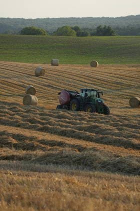 Uckermark GER, Deutschland, 20260810,Uckermark, Traktoreinsatz *** Uckermark, GER, Germany, 20260810, Uckermark, Tractor Use