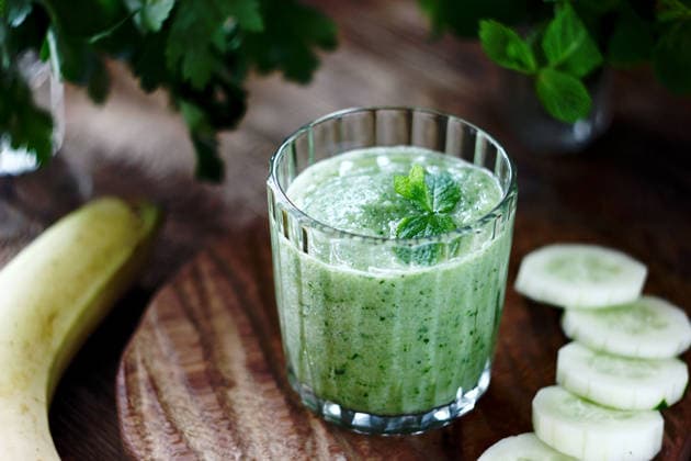 Healthy green detox smoothie with mint garnish Russia, Moscow Oblast, Russia R_CTOS260805C-2095016-01 ,model released, Symbolfoto ,property released