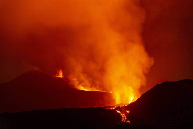 Mount Etna s eruptive phase persists CATANIA, ITALY - AUGUST 10: Mount Etna s eruptive phase persists with fluctuating explosive dynamics at the Voragine summit crater in Catania, Sicily, Italy on August 10, 2026. The ongoing unrest is marked by the ejection of volcanic bombs in the upper peak area and heavy ash plumes. Additionally, the fissures situated at elevations of 2,750 and 2,360 meters continue to actively discharge magma, creating intricate and overlapping lava streams currently restricted between 2,100 and 1,850 meters. A thick cloud of volcanic debris is drifting south-southeast, causing officials to uphold a red aviation warning. The persistent airborne ash compelled airport authorities to temporarily halt all inbound flights a  Copyright: x2026xAnadoluxSalvatorexAllegrax