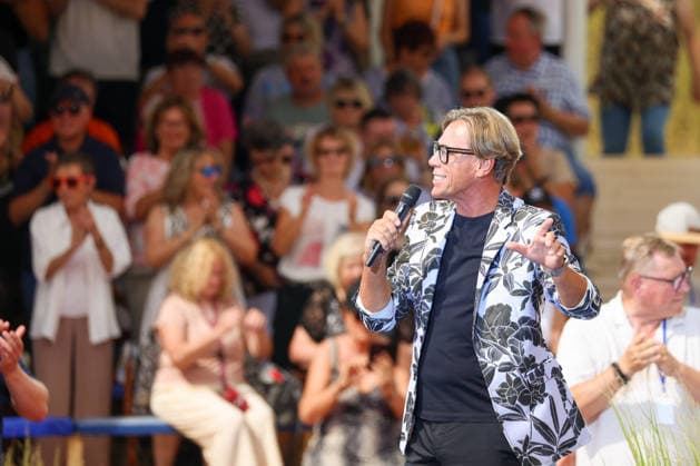 Rust, Deutschland 9.08.2026: Immer wieder Sonntags im Europa-Park Rust - 9.08.2026 Im Bild: Hansy Vogt auf der Bühne. Europapark Rust Baden Württemberg *** Rust, Germany, August 9, 2026 Immer wieder Sonntags at Europa-Park Rust, August 9, 2026. Pictured: Hansy Vogt on stage at Europa-Park Rust, Baden-Württemberg Copyright: xFotostandx xHettichx