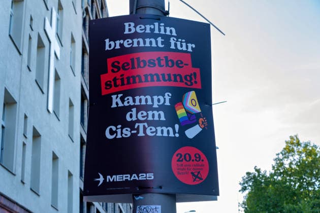 Berlin,09.08.2026,Wahlplakat der Partei Mera25 zur Wahl zum 20.Abgeordnetenhaus von Berlin sowie zu den Bezirksverordnetenversammlungen am 20.09.2026. *** Berlin, August 9, 2026—Election poster for the Mera25 party for the election to the 20th Berlin House of Representatives and the district councils on September 20, 2026