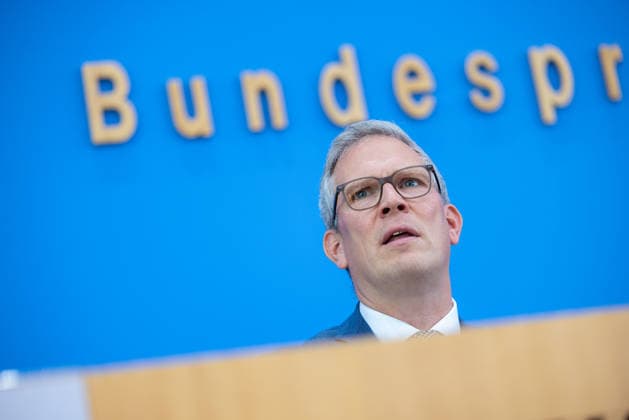 regierungspressekonferenz Deutschland, Berlin am 10. August 2026: Sebastian Hille, Stellvertretender Sprecher der Bundesregierung stellt sich der Presse in dem Saal der Bundespressekonferenz. *** German Government Press Conference, Berlin, August 10, 2026: Sebastian Hille, Deputy Spokesperson for the Federal Government, addresses the press in the Federal Press Conference Hall