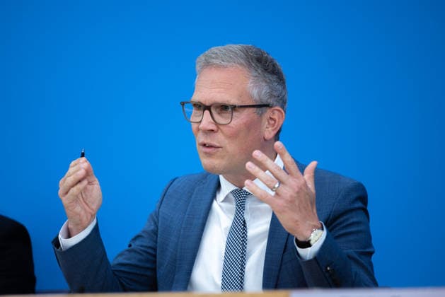 regierungspressekonferenz Deutschland, Berlin am 10. August 2026: Sebastian Hille, Stellvertretender Sprecher der Bundesregierung stellt sich der Presse in dem Saal der Bundespressekonferenz. *** German Government Press Conference, Berlin, August 10, 2026: Sebastian Hille, Deputy Spokesperson for the Federal Government, addresses the press in the Federal Press Conference Hall