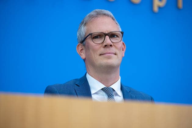 regierungspressekonferenz Deutschland, Berlin am 10. August 2026: Sebastian Hille, Stellvertretender Sprecher der Bundesregierung stellt sich der Presse in dem Saal der Bundespressekonferenz. *** German Government Press Conference, Berlin, August 10, 2026: Sebastian Hille, Deputy Spokesperson for the Federal Government, addresses the press in the Federal Press Conference Hall