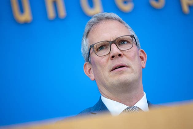 regierungspressekonferenz Deutschland, Berlin am 10. August 2026: Sebastian Hille, Stellvertretender Sprecher der Bundesregierung stellt sich der Presse in dem Saal der Bundespressekonferenz. *** German Government Press Conference, Berlin, August 10, 2026: Sebastian Hille, Deputy Spokesperson for the Federal Government, addresses the press in the Federal Press Conference Hall