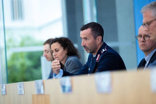 regierungspressekonferenz Deutschland, Berlin am 10. August 2026: Oberst i.G. Mitko Müller, Sprecher der Verteidigungsminister (Referatsleitung Bereich Presse, BMVg) stellt sich in der Bundespressekonferenz den Fragen der Presse. *** German Government Press Conference, Berlin, August 10, 2026: Colonel Mitko Müller, spokesperson for the Minister of Defense and head of the Press Division at the Federal Ministry of Defense (BMVg), answers questions from the press at the Federal Press Conference.