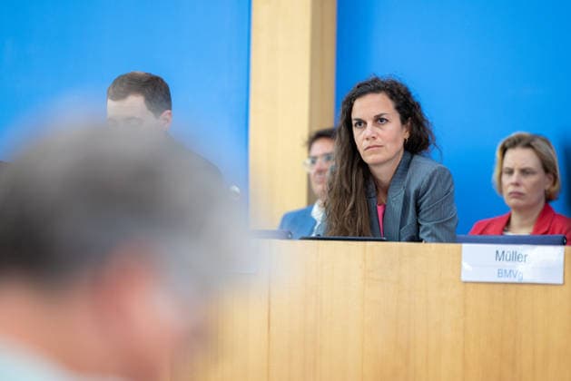regierungspressekonferenz Deutschland, Berlin am 10. August 2026: Dr. Alma Laiadhi, Leiterin des Referats Presse (BMF) stellt sich in der Bundespressekonferenz den Fragen der Presse. *** German Government Press Conference, Berlin, August 10, 2026: Dr. Alma Laiadhi, Head of the Press Division at the Federal Ministry of Finance (BMF), answers questions from the press at the Federal Press Conference