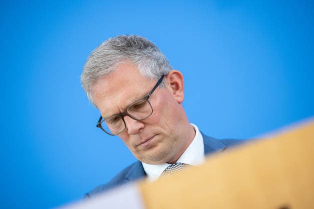 regierungspressekonferenz Deutschland, Berlin am 10. August 2026: Sebastian Hille, Stellvertretender Sprecher der Bundesregierung stellt sich der Presse in dem Saal der Bundespressekonferenz. *** German Government Press Conference, Berlin, August 10, 2026: Sebastian Hille, Deputy Spokesperson for the Federal Government, addresses the press in the Federal Press Conference Hall