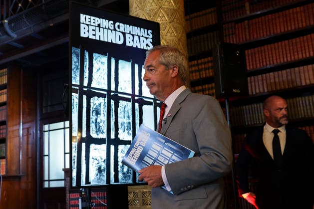 August 10, 2026, London, London, UK: London, UK. Reform UK leader Nigel Farage arrives at a press conference in central London, to set out plans to remove foreign nationals from British prisons in a bid to ease overcrowding. London UK  - ZUMAl94_ 20260810_zaf_l94_001 Copyright: xDinendraxHariax
