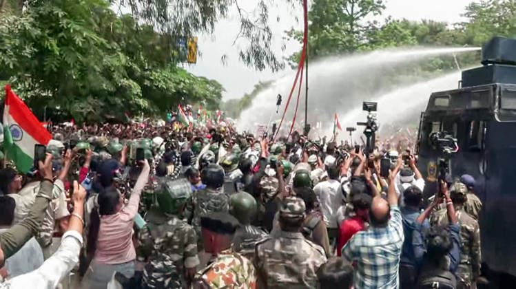 RECORD DATE NOT STATED Police use water cannons to disperse student protesters during the Vidhan Sabha Gherao protest march Ranchi, Aug 10 (ANI): Police use water cannons to disperse student protesters as the Vidhan Sabha Gherao protest march gains momentum, in Ranchi on Monday. (ANI Video Grab) Ranchi Jharkhand India Copyright: xANIx ANI_20260810089