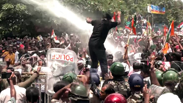 RECORD DATE NOT STATED Police use water cannons to disperse student protesters during the Vidhan Sabha Gherao protest march Ranchi, Aug 10 (ANI): Police use water cannons to disperse student protesters as the Vidhan Sabha Gherao protest march gains momentum, in Ranchi on Monday. (ANI Video Grab) Ranchi Jharkhand India Copyright: xANIx ANI_20260810091