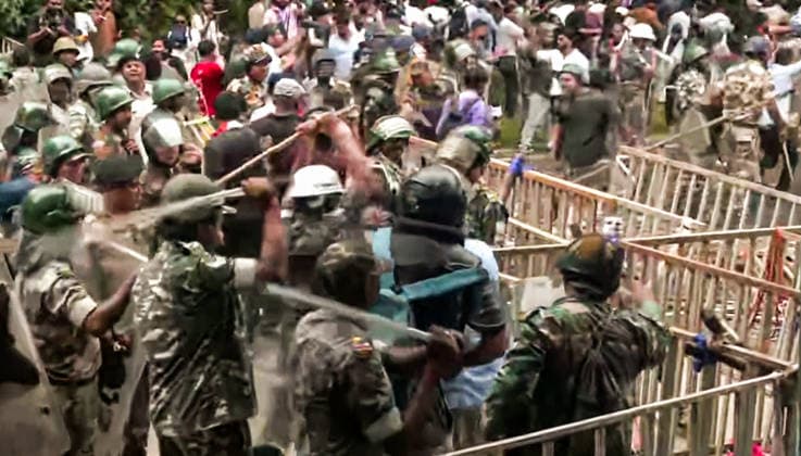 RECORD DATE NOT STATED Security personnel carry out a lathi-charge to control the crowd during the Vidhan Sabha Gherao march of protesting students Ranchi, Aug 10 (ANI): Security personnel carry out a lathi-charge to control the crowd during the Vidhan Sabha Gherao march of protesting students, in Ranchi on Monday. (ANI Video Grab) Ranchi Jharkhand India Copyright: xANIx ANI_20260810111