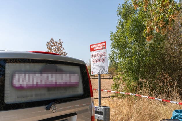 Leiche in Badesee entdeckt Feuerwehr barg leblose Person aus dem Wasser Am 10.08.2026 barg die Feuerwehr in Biebesheim am Rhein die Leiche einer Person aus dem Wechselsee, nachdem gegen 10:30 Uhr eine Meldung über eine leblose Person im Wasser bei der Polizei eingegangen war. Feuerwehr und Polizei waren vor Ort im Einsatz, die Polizei hat die Ermittlungen aufgenommen. Zu den näheren Umständen sowie zur Identität der Person lagen zunächst keine Angaben vor. Bereits am 08.08.2026 war am selben See ein 34 Jahre alter Mann aus Biebesheim vermisst gemeldet worden, eine Suchaktion von Feuerwehr, Polizei, Rettungsdienst und DLRG blieb ergebnislos. Ein Zusammenhang zwischen beiden Ereignissen war zum Zeitpunkt der Aufnahme nicht bestätigt