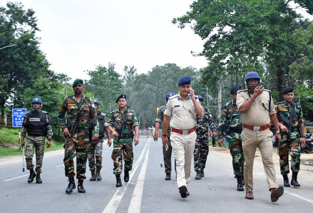 Security personnel deployed at Jharkhand Assembly to disperse the students march Ranchi, Aug 10 (ANI): Security personnel deployed at Jharkhand Assembly to disperse the students march over alleged JPSC and JSSC-CGL examination paper leak, in Ranchi on Monday. Ranchi Jharkhand India Copyright: xANIx ANI_20260810279