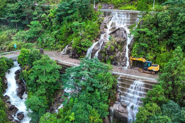 (260810) -- WENZHOU, Aug. 10, 2026 -- An aerial drone photo taken on Aug. 10, 2026 shows an excavator carrying out emergency repairs on a mountain road blocked by a landslide in Yongjia County in Wenzhou, east China s Zhejiang Province. Typhoon Dolphin is moving inland after making two landfalls along the coast of east China s Zhejiang Province and is expected to bring heavy precipitation to more than 10 provincial-level regions, according to China s National Meteorological Center on Monday. ) CHINA-ZHEJIANG-WENZHOU-TYPHOON DOLPHIN-IMPACT (CN) JiangxHan 