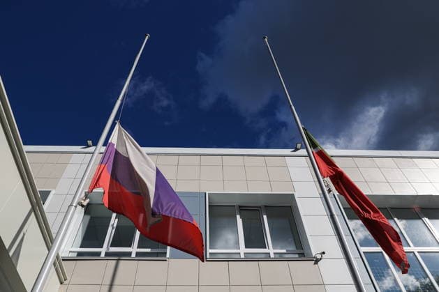 RUSSIA, REPUBLIC OF TATARSTAN - AUGUST 10, 2026: Flags fly at half-mast at Pushkin Lyceum No 8 in memory of the victims of the August 10 Ukrainian drone attack on Nizhnekamsk, which left 13 dead and 48 injured Russia  - ZUMAt113 20260810_zaa_t113_119 Copyright: xYegorxAleyevx