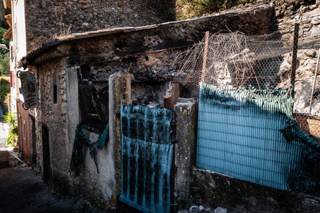 Aftermath of Wildfire in The Var - France A village house on the edge of the forest damaged by flames during the Gros Bessillon fire in Montfort-sur-Argens, France, on August 10, 2026. Photo by Laurent Coust ABACAPRESS.COM Montfort-sur-Argens France  Copyright: xCoustxLaurent ABACAx