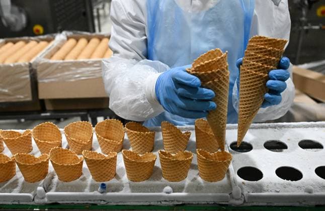 Russia Food Industry 9220055 10.08.2026 An employee works on an ice cream production line at the Chistaya Liniya (Clean Line) plant, in Moscow Region, Russia. Maksim Blinov Sputnik Moscow region Russia  Copyright: xMaksimxBlinovx