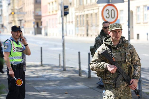 Zagreb, Croatia,100826 Filming of a movie about the war in Ukraine, directed by Doug Liman, outside the famous Hotel Esplanade in Zagreb, featuring Hollywood stars Sean Penn and Adrien Brody. Pictured: actors portraying Ukrainian soldiers. Photo: Ranko Suvar CROPIX Zagreb Croatia Copyright: xxRankoxSuvarx esplanade_film14-100826