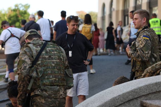 Zagreb, Croatia,100826 Filming of a movie about the war in Ukraine, directed by Doug Liman, outside the famous Hotel Esplanade in Zagreb, featuring Hollywood stars Sean Penn and Adrien Brody. Pictured: actors portraying Ukrainian soldiers. Photo: Ranko Suvar CROPIX Zagreb Croatia Copyright: xxRankoxSuvarx esplanade_film20-100826