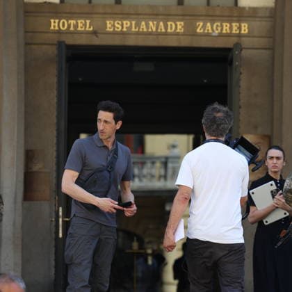 Zagreb, Croatia,100826 Filming of a movie about the war in Ukraine, directed by Doug Liman, outside the famous Hotel Esplanade in Zagreb, featuring Hollywood stars Sean Penn and Adrien Brody. Pictured: Adrien Brody. Photo: Ranko Suvar CROPIX Zagreb Croatia Copyright: xxRankoxSuvarx esplanade_film32-100826
