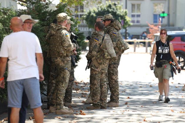 Zagreb, Croatia,100826 Filming of a movie about the war in Ukraine, directed by Doug Liman, outside the famous Hotel Esplanade in Zagreb, featuring Hollywood stars Sean Penn and Adrien Brody. Pictured: actors portraying Ukrainian soldiers. Photo: Ranko Suvar CROPIX Zagreb Croatia Copyright: xxRankoxSuvarx esplanade_film9-100826