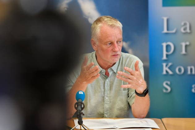 Die Landespressekonferenz der Saarländischen Parteien fand am Montag (10.08.2026) im Saarländischen Landtag in Saarbrücken statt. Im Bild: Ulrich Commercon, Fraktionsvorsitzender der SPD. *** The Saarland State Press Conference of the Saarland political parties took place on Monday, August 10, 2026, at the Saarland State Parliament in Saarbrücken. Pictured: Ulrich Commercon, SPD parliamentary group leader. bub